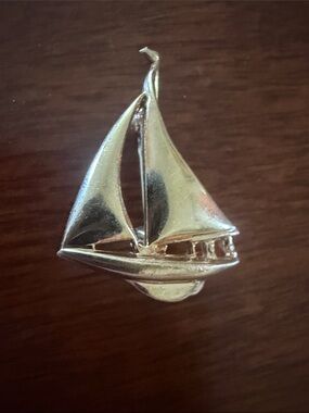 Vintage B.A. Ballou & Co. 12K gold sailboat pin/brooch